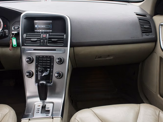 VOLVO XC60 2.0 T5 PLUS 4X2 AT 5P 2013 - Imagen 12