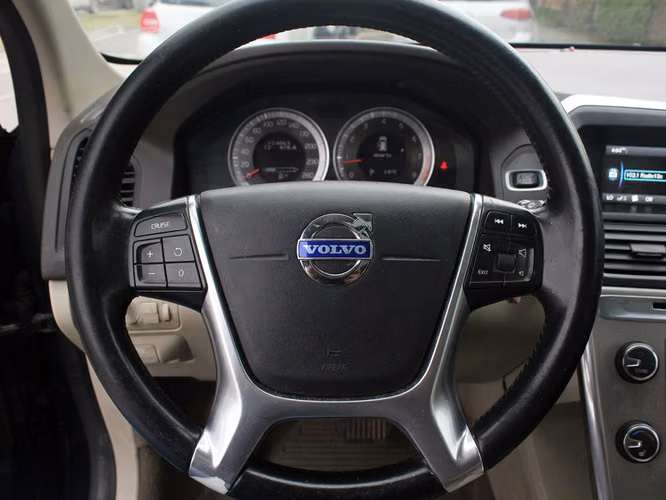 VOLVO XC60 2.0 T5 PLUS 4X2 AT 5P 2013 - Imagen 10