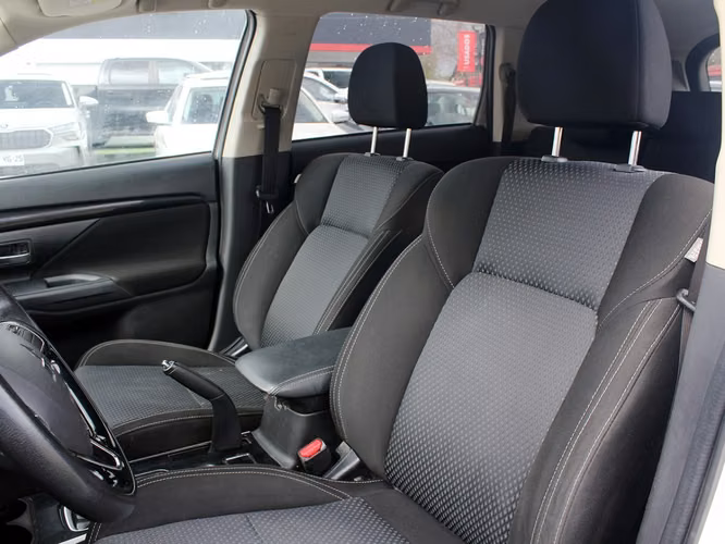 MITSUBISHI OUTLANDER 2.0 4X2 AT 2021 - Imagen 18