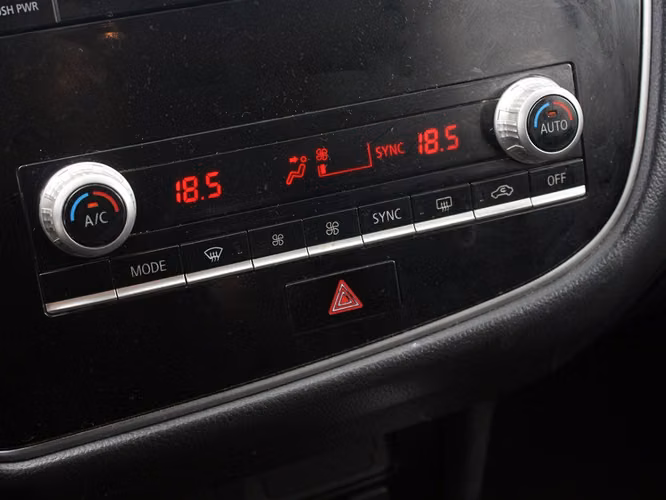 MITSUBISHI OUTLANDER 2.0 4X2 AT 2021 - Imagen 14
