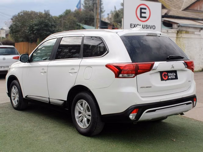 MITSUBISHI OUTLANDER 2.0 4X2 AT 2021 - Imagen 6