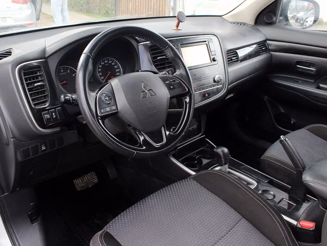 MITSUBISHI OUTLANDER 2.0 4X2 AT 2021 - Imagen 17