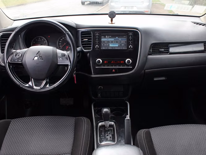 MITSUBISHI OUTLANDER 2.0 4X2 AT 2021 - Imagen 9