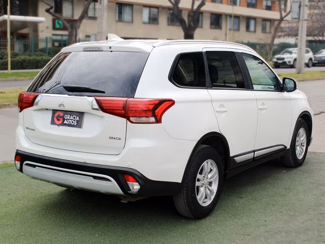 MITSUBISHI OUTLANDER 2.0 4X2 AT 2021 - Imagen 4