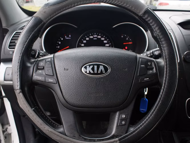 KIA SORENTO 2.2 EX DIESEL 4X2 7PAS 6MT 5P 2014 - Imagen 10