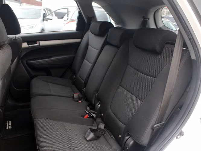 KIA SORENTO 2.2 EX DIESEL 4X2 7PAS 6MT 5P 2014 - Imagen 19