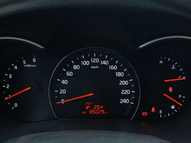 KIA SORENTO 2.2 EX DIESEL 4X2 7PAS 6MT 5P 2014 - Imagen 11