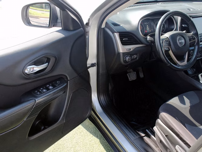 JEEP CHEROKEE LONGITUDE  2,4 AUT 2017 - Imagen 16