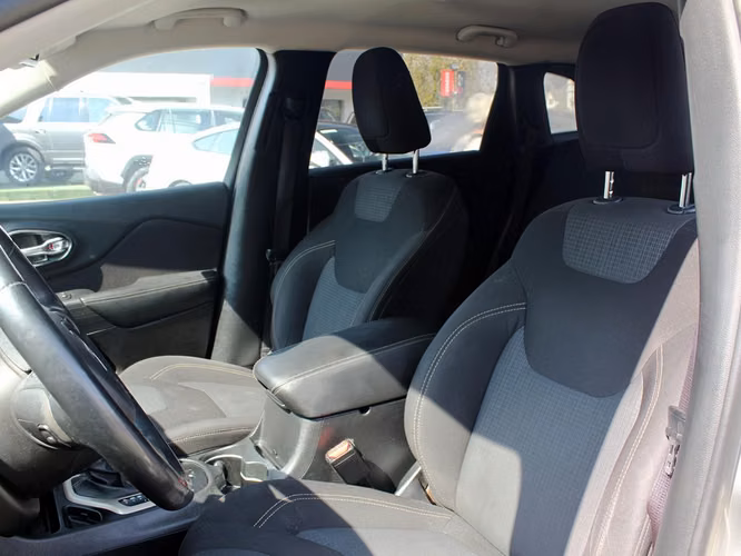 JEEP CHEROKEE LONGITUDE  2,4 AUT 2017 - Imagen 18