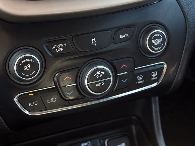 JEEP CHEROKEE LONGITUDE  2,4 AUT 2017 - Imagen 14