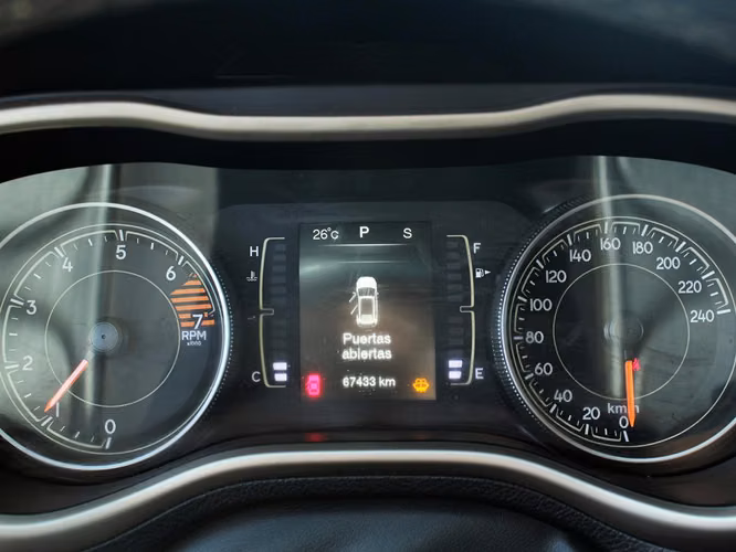 JEEP CHEROKEE LONGITUDE  2,4 AUT 2017 - Imagen 11