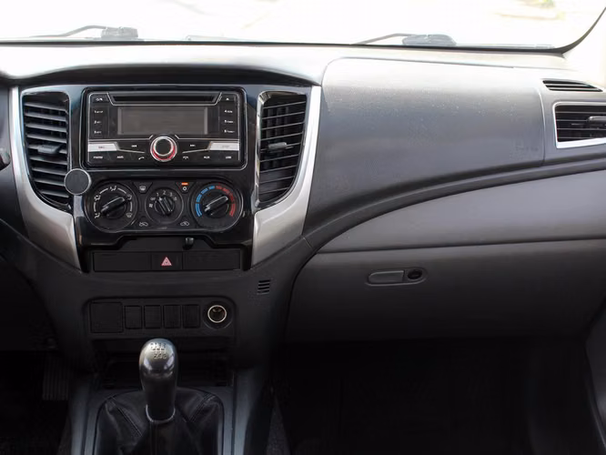 MITSUBISHI L200 KATANA CR 2.4 2017 - Imagen 12