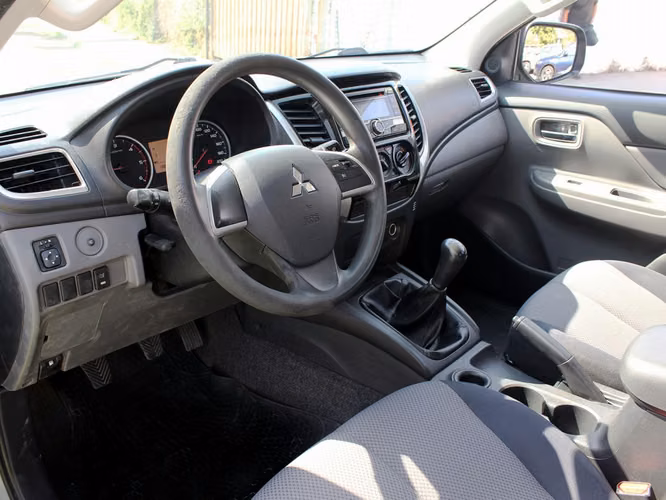 MITSUBISHI L200 KATANA CR 2.4 2017 - Imagen 17