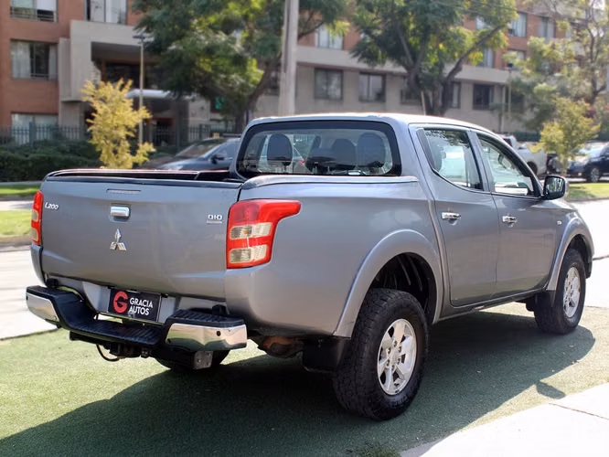 MITSUBISHI L200 KATANA CR 2.4 2017 - Imagen 4