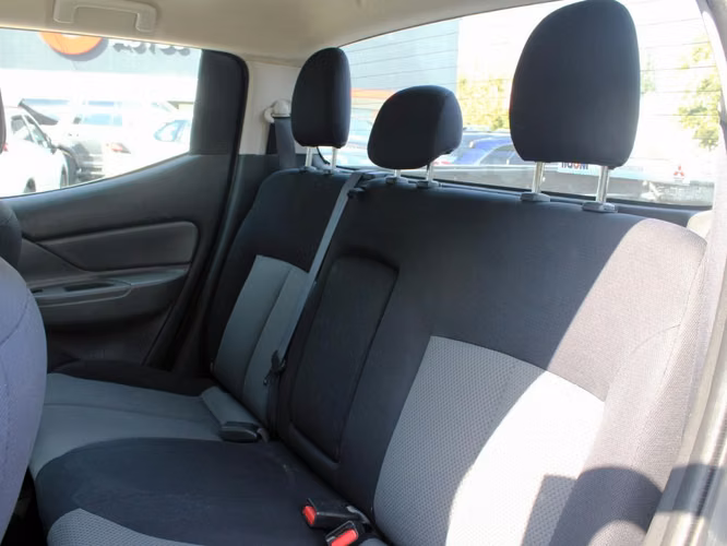 MITSUBISHI L200 KATANA CR 2.4 2017 - Imagen 19