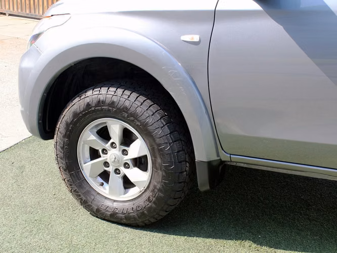 MITSUBISHI L200 KATANA CR 2.4 2017 - Imagen 8