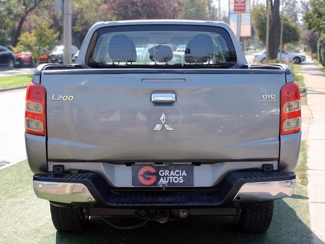 MITSUBISHI L200 KATANA CR 2.4 2017 - Imagen 5