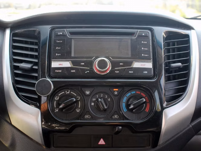 MITSUBISHI L200 KATANA CR 2.4 2017 - Imagen 13
