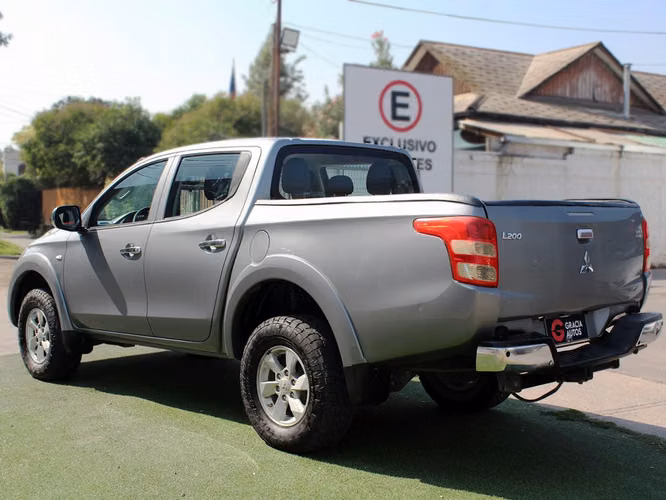 MITSUBISHI L200 KATANA CR 2.4 2017 - Imagen 6