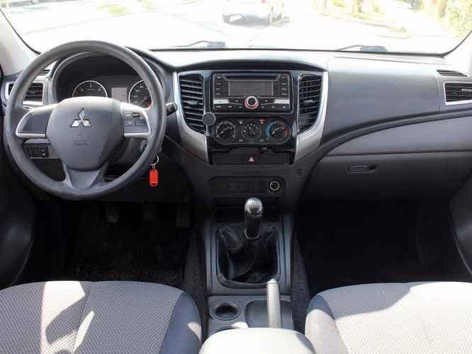 MITSUBISHI L200 KATANA CR 2.4 2017 - Imagen 9