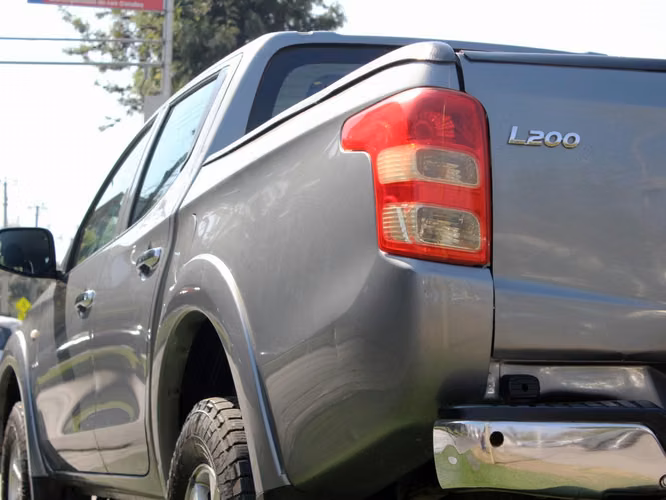MITSUBISHI L200 KATANA CR 2.4 2017 - Imagen 7