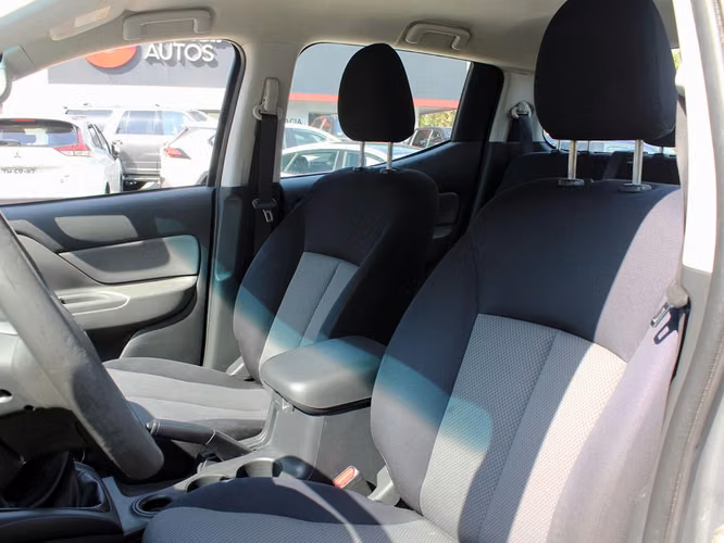 MITSUBISHI L200 KATANA CR 2.4 2017 - Imagen 18