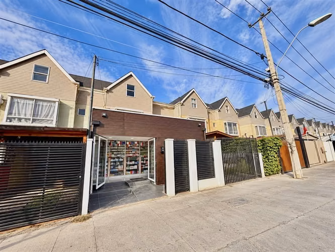 Casa con local comercial de 4 dorm. en Padre Hurtado