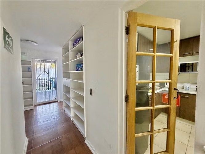 Casa con local comercial de 4 dorm. en Padre Hurtado - Imagen 6