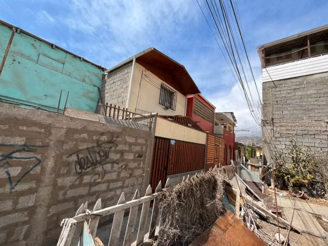 Casa en venta en psj Toconce a pasos de Salvador Allende - Imagen 2