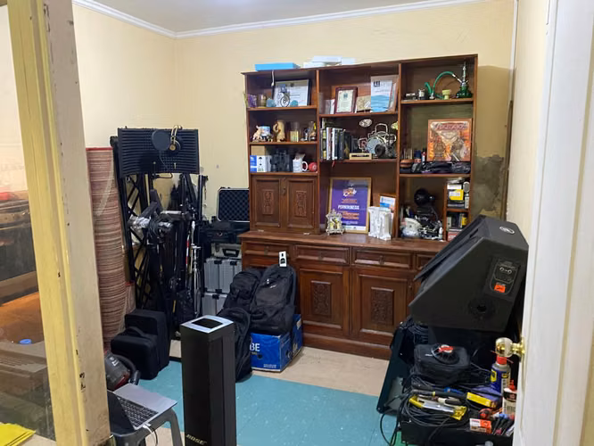 Casa Sólida de 2 Pisos en Sector Centro | Calle Esmeralda | 4D + 1B - Imagen 7