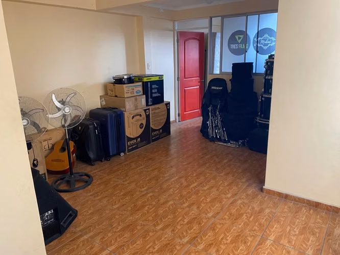 Casa Sólida de 2 Pisos en Sector Centro | Calle Esmeralda | 4D + 1B - Imagen 16
