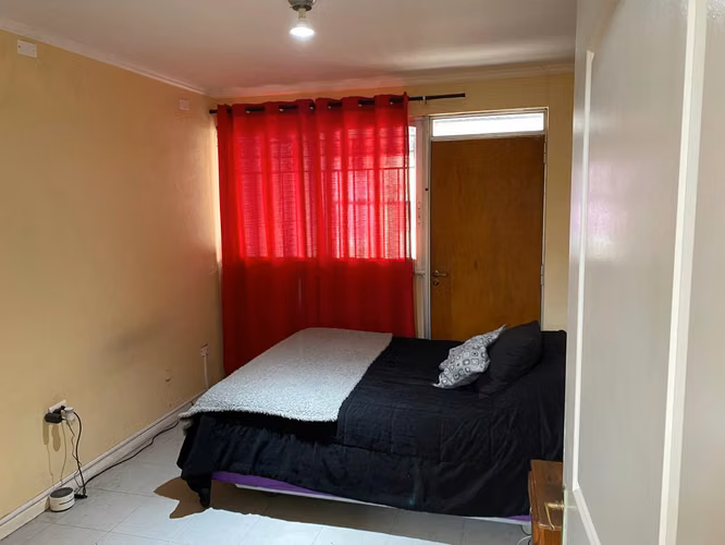 Casa Sólida de 2 Pisos en Sector Centro | Calle Esmeralda | 4D + 1B - Imagen 13