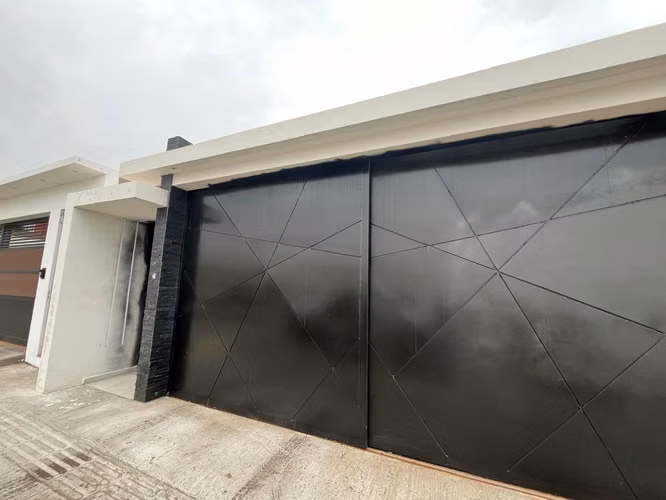 ARRIENDO DE CASA CONDOMINIO EN COSTA LAGUNA