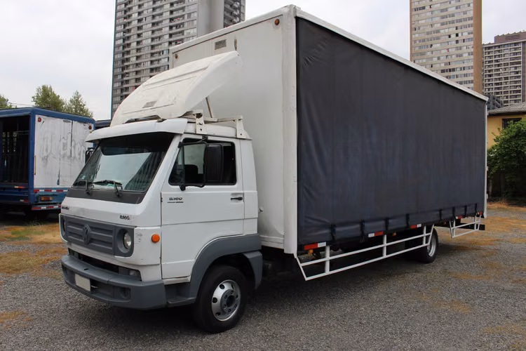Volkswagen Delivery 8160 año 2018 Furgon 57 m3 con Cortinas 254.000 Kms
