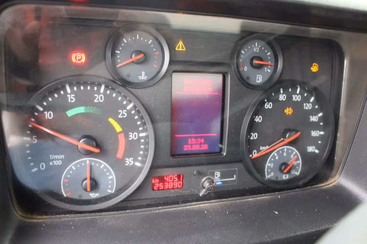 Volkswagen Delivery 8160 año 2018 Furgon 57 m3 con Cortinas 254.000 Kms - Imagen 13