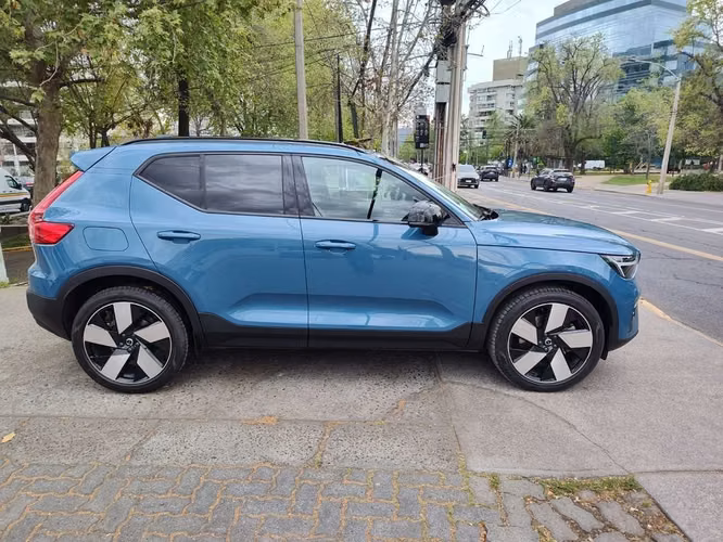 VOLVO XC40 2022 - Imagen 4