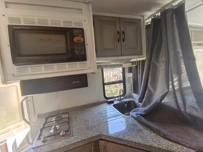 FORD E-350 MAJESTIC 6.8