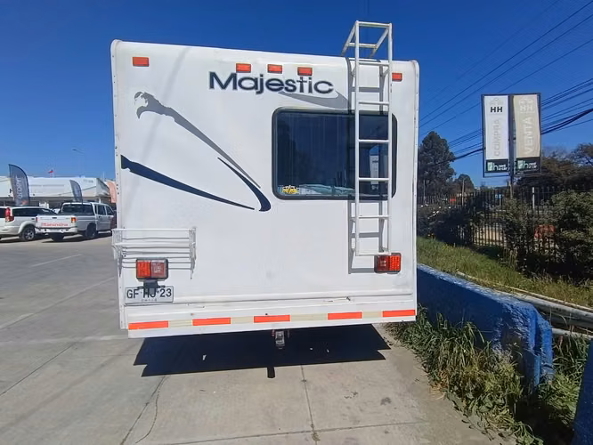 FORD E-350 MAJESTIC 6.8