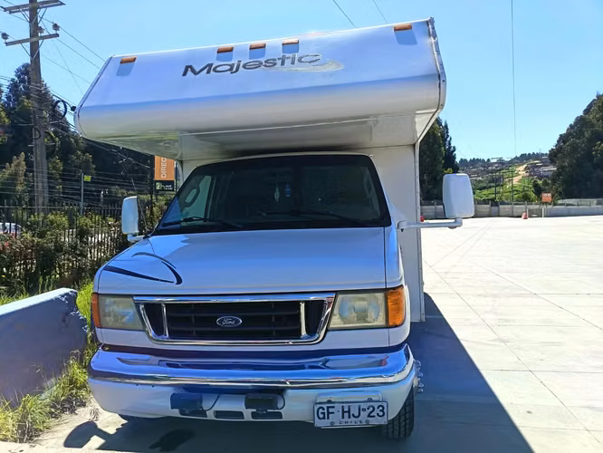 FORD E-350 MAJESTIC 6.8