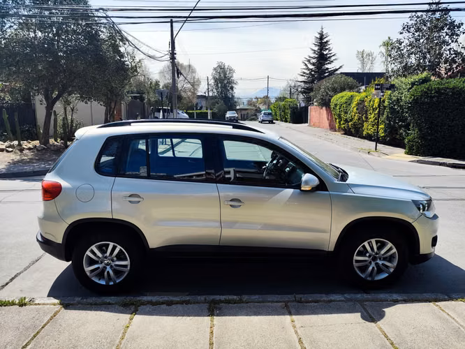 VOLKSWAGEN TIGUAN - Imagen 6