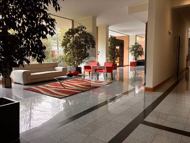 Departamento elegante con vistas panorámicas urbanas - Imagen 12