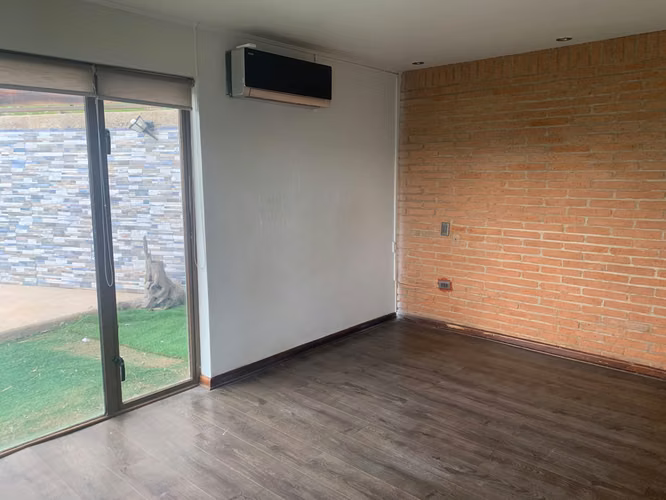 Casa de un piso con piscina y gimnasio en condominio de Los Andes