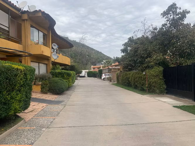 Casa de un piso con piscina y gimnasio en condominio de Los Andes