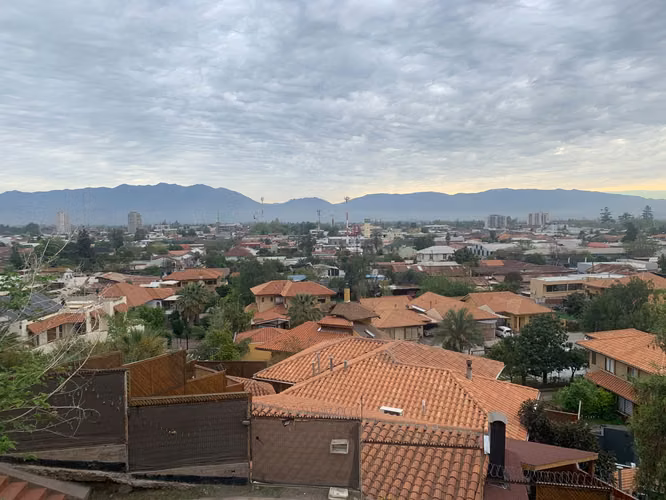Casa de un piso con piscina y gimnasio en condominio de Los Andes