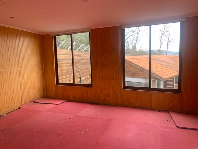 Casa de un piso con piscina y gimnasio en condominio de Los Andes