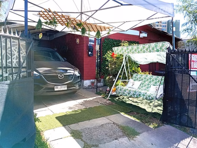 Casa en venta de 4 dorm. en La Florida