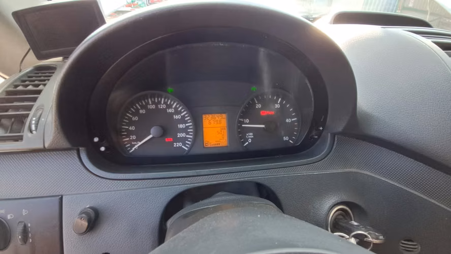 FURGON MARCA MERCEDES BENZ MODELO VITO 113 AÑO 2013