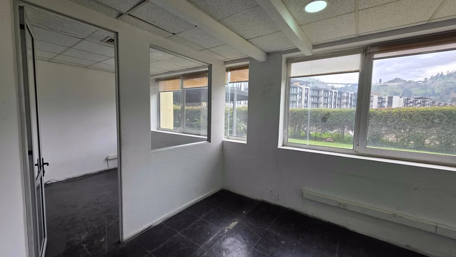 Oficina en piso 1 ciudad empresariall (184050)