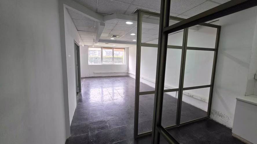 Oficina en piso 1 ciudad empresariall (184050)