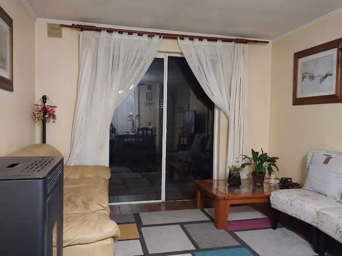 Estupenda casa 2 pisos en pasaje cerrado porton automático - Imagen 5